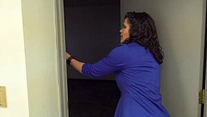 Sexy mature housewife real estate agent with big ass gets fucked and cums at work!