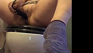 luna, the housewife, masturbates to turn you on