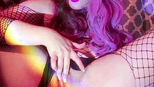 Cutie Plays With Pussy And Ass