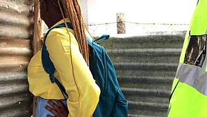 Hej, noćni čuvar ovde, zaštitiću te za brzi dogovor sa ejakulacijom!