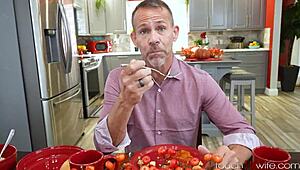 Fyldning af min kones våde fisse på Thanksgiving med fremmede - Amiee Cambridge