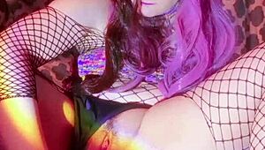 Cutie Plays With Pussy And Ass