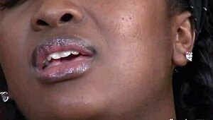 سارا جاي مذهلة في لينجري أنيقة عشانك