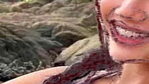 Drawing a hot african woman in bikini on the beach while masturbating