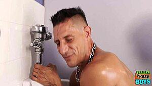 Gay hunks Jax Thirio and Ty Roderick breed in bathroom