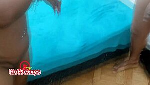 نيك عنيف للعاهرة الساخنة مع صدر وكس