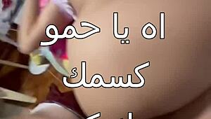 Sousedský creep mě sledoval na střechu, prstoval mě tvrdě, šukal mou kundičku syrově, sakra horké