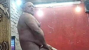 Muscular Bodybuilder Tiuzao Fucks the Southern Novinhas with Big Belly