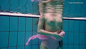 i'm liza bubarek underwater