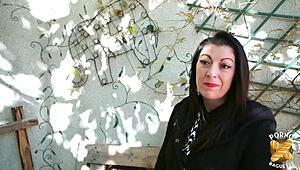 Yvanna une brunette très coquine