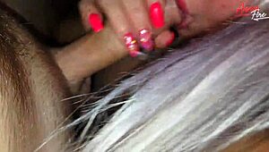 ابن الزوج يسكب حمولة كبيرة في ملابسي الداخلية الوسخة في غرفة النوم