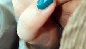Amateurs Give Blowjob in Car and Swallow Everything 😋