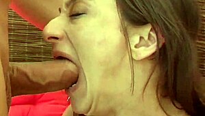 Argentinian athletic woman karyn bayres meets victor bloom in public