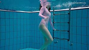 i'm liza bubarek underwater