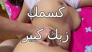 Le voisin pervers me suit sur le toit, me doigte fort, baise ma chatte à cru, putain de chaud