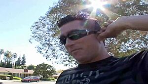 Zrela žena jebe tujca medtem ko mož gleda, tako divje - Desi Foxx