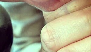 Amateurs Give Blowjob in Car and Swallow Everything 😋