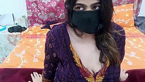 Hey, Sobia Nasir’s roleplay on WhatsApp call got me moaning loud!