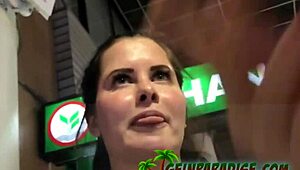 Sultry girlfriend indulges in amateur sex escapade with sex-positive boyfriend