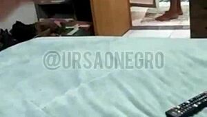 orgia com 3 novinhos hoje eu to guloso - completo no red