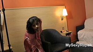 Rupali, Sexy Indian Housewife, Shows Off Great Tits