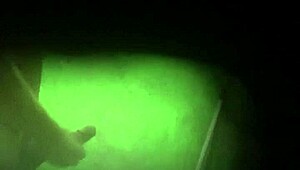 batendo uma no banheiro de casa