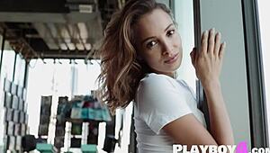 カレイプソ・ミューズのストリップ後全裸ポーズたまんねえ