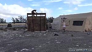 Üniformalı askerlerin mastürbasyonunu izle sonra koltukta yakışıklılar ordu gay sikiş yapıyor