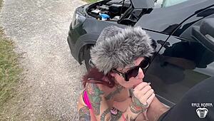 gostosa pays for car help with wet pussy and big cock