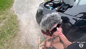 gostosa pays for car help with wet pussy and big cock