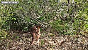 Aproveito da Minha Humildade Só Pra Mim Ajudar, Mas Que Safadeza na Floresta com Essa Morena!