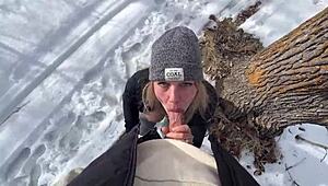 Having outdoor sex in the snowy park, moaning loudly with big natural tits bouncing 😍❄️