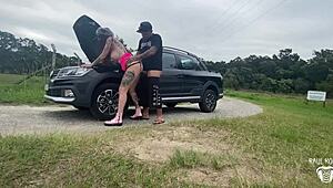 gostosa pays for car help with wet pussy and big cock
