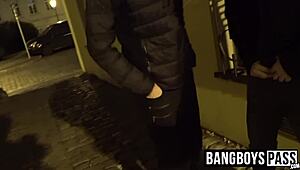 two gay dudes start sucking and fucking in building