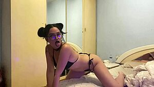 hey cute petite 18+ babe, wanna do live cam after escaping class?