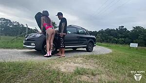 gostosa pays for car help with wet pussy and big cock