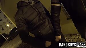 two gay dudes start sucking and fucking in building