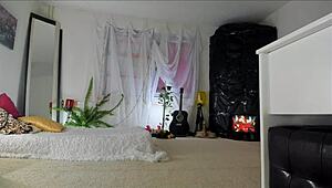 zlobivá milf sonya dráždí v červených šatech s chlupatým upskirt! 😜