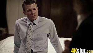 סוכנת נדלן הולכת קשוח כדי לסגור עסקת בית