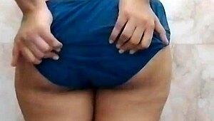 Big Boobs Girlfriend Fingering in Bathroom HD