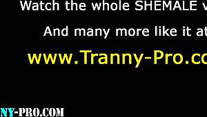 Эй, хочешь глянуть, как у этой тгёрл язык капает, пока с неё срывают одежду?