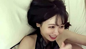 j-japanese girl gives blowjob bukkake...