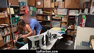 Chica 18+ arrastrada a oficina LP para cacheo completo por robo