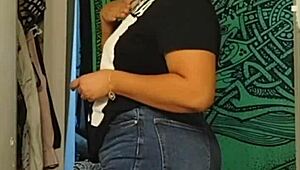 Fat Black Femdom Shakes Huge Ass in Tight Jeans