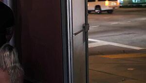 발레리 화이트가 첫 지배 세션에서 극한 타기