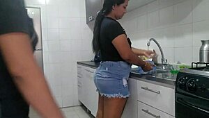 hey, i’m pounding my colombian hermanastra’s ass while she washes dishes. wanna see this homemade action?