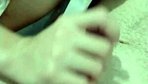 Minha empregada me deu o peitinho pra gozar, she said during our sexy massage session