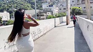 Am găsit un travestit slab și i-am futut curul strâns lângă fereastră