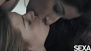 Beautiful Lesbians Reach Orgasm Eating Pussy in Hot 69