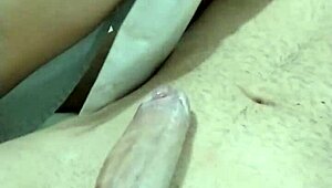 Minha empregada me deu o peitinho pra gozar, she said during our sexy massage session